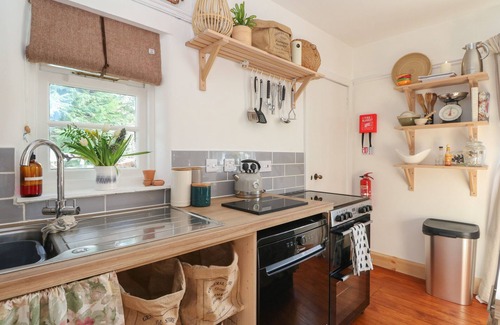 Taynuilt Cabaña | THE COTTAGE IN THE WOODS, pet friendly in Connel, Argyll & Bute