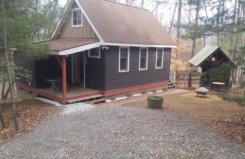 Asheville Cabaña | The Cottage on Parkway Loop: ¡Tranquilo, acogedor, conveniente!