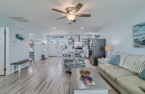 Rockport Casa | The Cottage on Salt Lake | Private Dock, Grill & Yard | Near Beach
