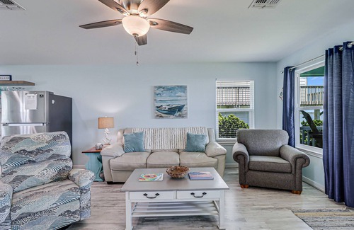 Rockport Casa | The Cottage on Salt Lake | Private Dock, Grill & Yard | Near Beach