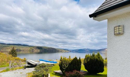 Cairndow Casa | The Cottage, overlooking Loch Fyne