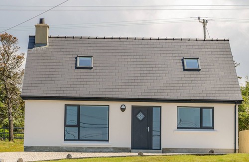Brinlack Casa | THE COTTAGE, pet friendly, with open fire in Derrybeg, County Donegal