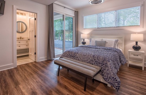 Lake Norman of Catawba Cabaña | The Cottage | Pickle Ball Court-Pool |Sleeps 14 | water views galore