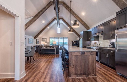 Lake Norman of Catawba Cabaña | The Cottage | Pickle Ball Court-Pool |Sleeps 14 | water views galore