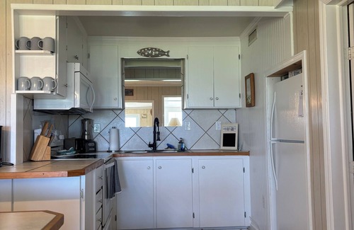 Newport Casa | “The Cottage" Waterfront Access to Bouge Sound!