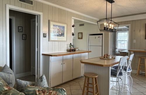 Newport Casa | “The Cottage" Waterfront Access to Bouge Sound!
