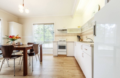 Hepburn Springs Cabaña | The Cottages at Hepburn Springs