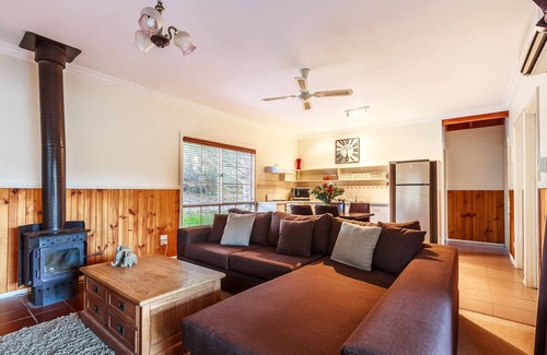 Hepburn Springs Cabaña | The Cottages at Hepburn Springs