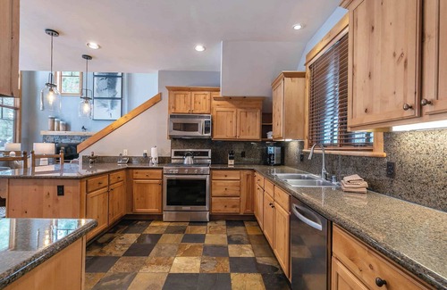 Truckee Casa | The Cottages ~ Golf, Pool, Play ~ 3-Bedroom