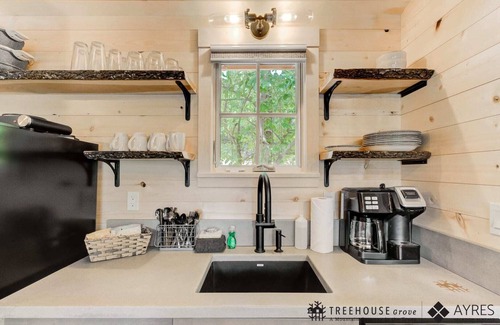 Gatlinburg Cabina | The Cottonwood in Treehouse Grove at Norton Creek