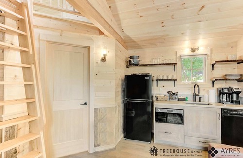 Gatlinburg Cabina | The Cottonwood in Treehouse Grove at Norton Creek