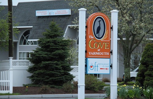 West Yarmouth Condominio | The Cove at Yarmouth 1br Suite Friday Check-In