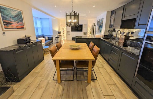 Seaview Apartamento | The Cove is located on the seafront in the desirable village of Seaview.