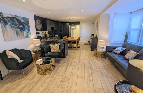 Seaview Apartamento | The Cove is located on the seafront in the desirable village of Seaview.