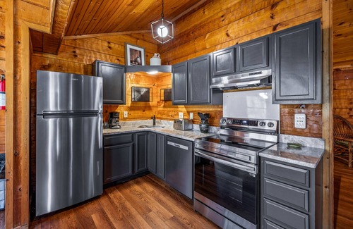 Townsend Cabina | The Cove: Nestled amongst huge boulders and trees - Pool and Fitness Access!