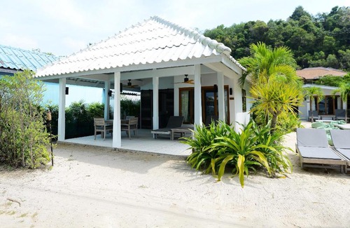 Wichit Complejo | The Cove