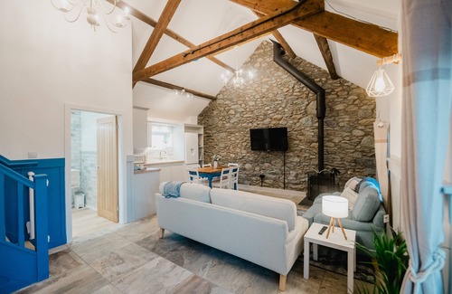 Holyhead Cabaña | The Cow Shed at Pencraig