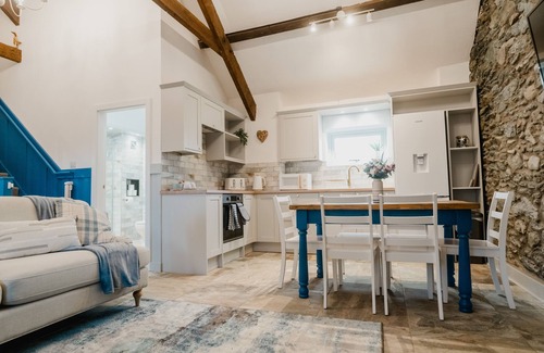 Holyhead Cabaña | The Cow Shed at Pencraig