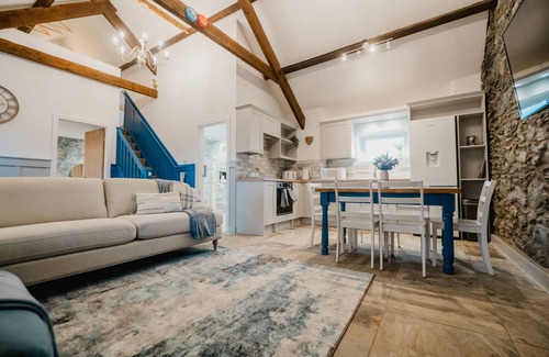 Holyhead Cabaña | The Cow Shed at Pencraig