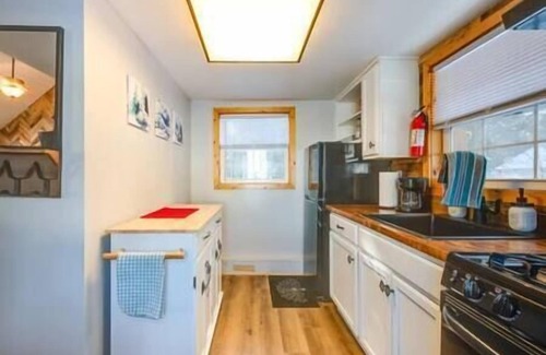 Blakeslee Casa | The Cozy Cabin Romantic Getaway