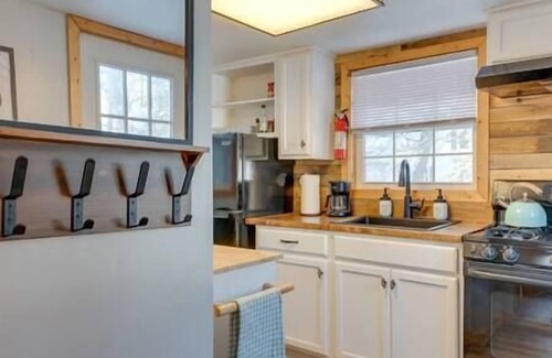 Blakeslee Casa | The Cozy Cabin Romantic Getaway