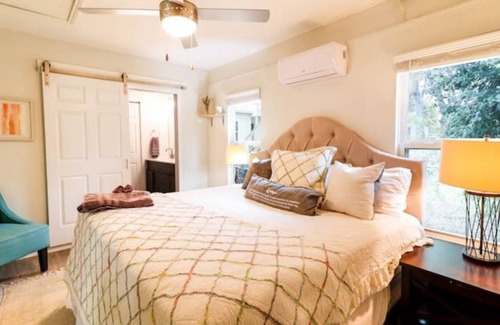 North Austin Civic Association Casa | The Cozy Casa- near Town Lake & The Domain