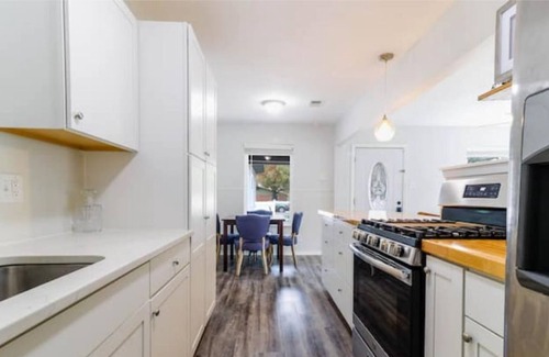 North Austin Civic Association Casa | The Cozy Casa- near Town Lake & The Domain
