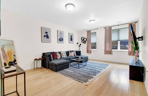 Newark Apartamento | The Cozy Comfort. Free Parking . Easy to NYC Access