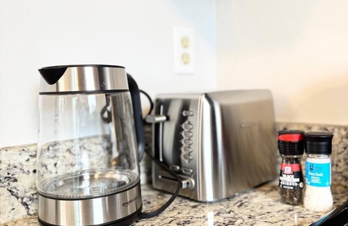 Newark Casa | The Cozy Corner, 2-bedroom townhome in charming Newark with WiFi, and parking