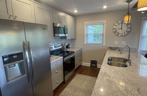 Roxboro Cabaña | The Cozy Cottage on Little Duck Cove