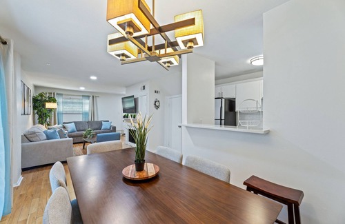 Cityplace Condominio | The Cozy Cove - Rare 2BD-1.5BA Luxury Condo, 92 Walking Score, Parking, Sleeps 8