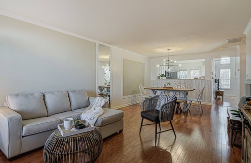Greensboro Casa | The Cozy Daydream - Pool Access - 7 miles to PTI Airport