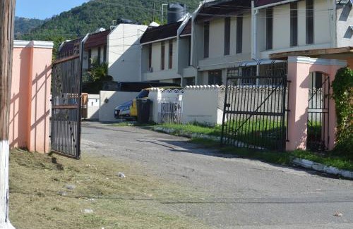 Gordon Town Apartamento | The Cozy Flat by UWI
