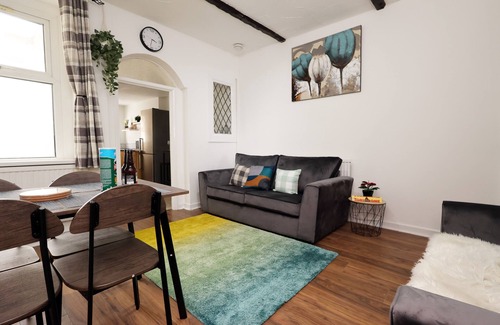 Plasnewydd Casa | The Cozy Home | 11min Walk to Cardiff Central | Linen + Parking Provided |
