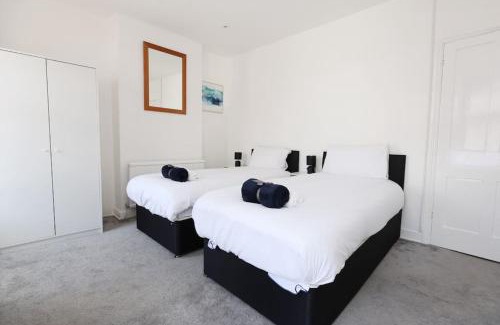 Plasnewydd Casa | The Cozy Home Free Parking Minutes from Centre