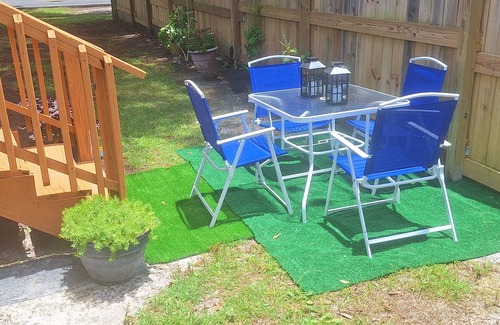Hinesville Casa | The Cozy Main Suite 2-bedroom mobile home in welcoming Hinesville with WiFi, Ac
