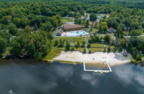 Tobyhanna Casa | The Cozy Modern Cabin Near Lake & Pet-friendly