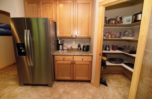 Welches Casa | The Cozy Pines - 5BR, Hot Tub, Fireplace, Games