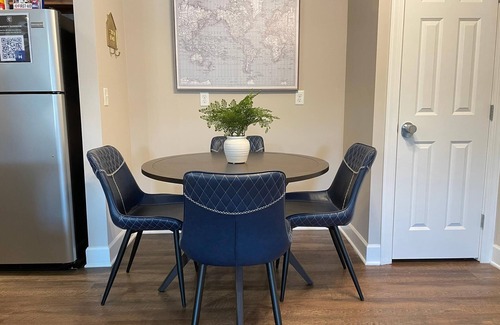 Westerville Apartamento | The Cozy Queen's Flat | No Steps | Washer/Dryer!