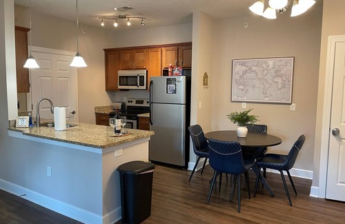 Westerville Apartamento | The Cozy Queen's Flat | No Steps | Washer/Dryer!