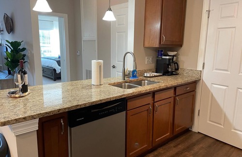 Westerville Apartamento | The Cozy Queen's Flat | No Steps | Washer/Dryer!