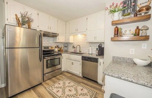 Parkville Casa | The Cozy Stay In Parkville