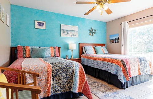 Sailhouse Apartamento | The Crab Resort with a pier, tennis court and pool. Pet friendly!