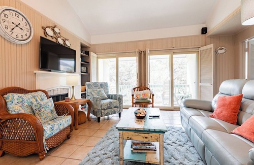 Sailhouse Apartamento | The Crab Resort with a pier, tennis court and pool. Pet friendly!