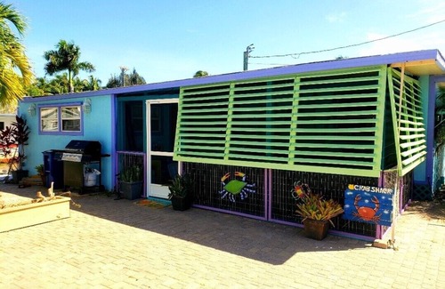 Matlacha Casa | The Crab Shack - Fully-equipped and Updated 2-bedroom Waterfront Vacation Rental