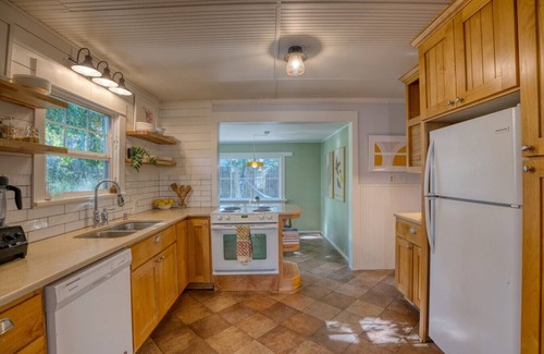 Larkspur Apartamento | Furnished Historic Cottage in Central Bend