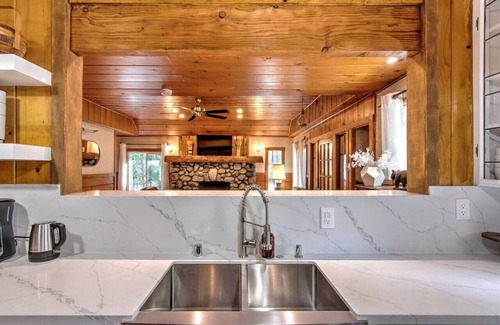 Idyllwild Cabina | The Creek Lodge in Town Center - 2,500 sf Mountain Modern Cabin, Next To Creek!