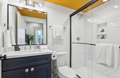 Faubourg Marigny Hotel | The Creole suite - King Suite with kitchenette, at Faubourg Orleans