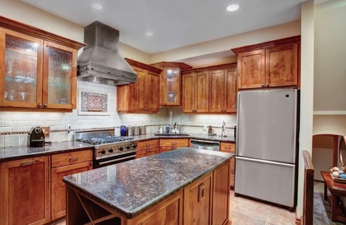 North Park City Apartamento | Crescent Ridge, 2BR / 2. 5BA Ski Condo, Walk to Lifts!