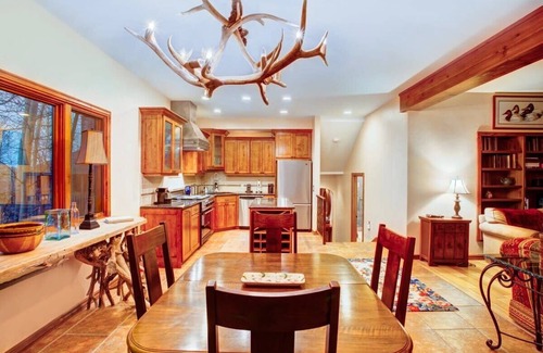 North Park City Apartamento | Crescent Ridge, 2BR / 2. 5BA Ski Condo, Walk to Lifts!